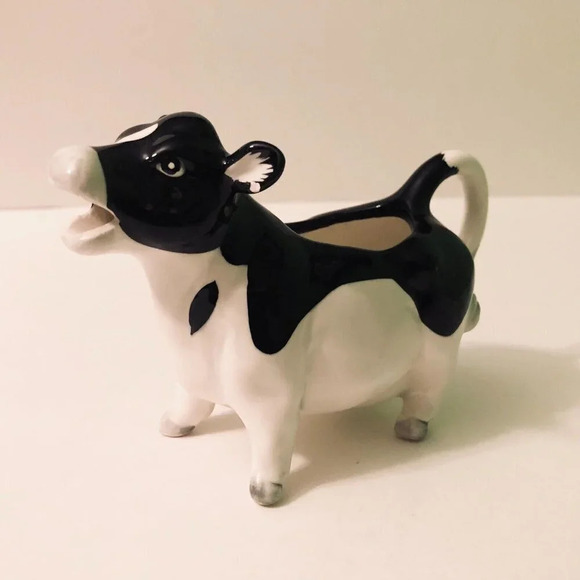 Vintage Otagiri Cow Creamer Black and White 5.5 Inch Long - Picture 15 of 16